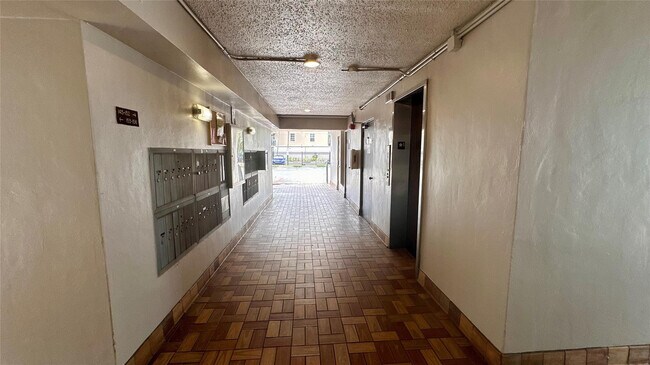 Building Photo - 4899 NW 26th Ct