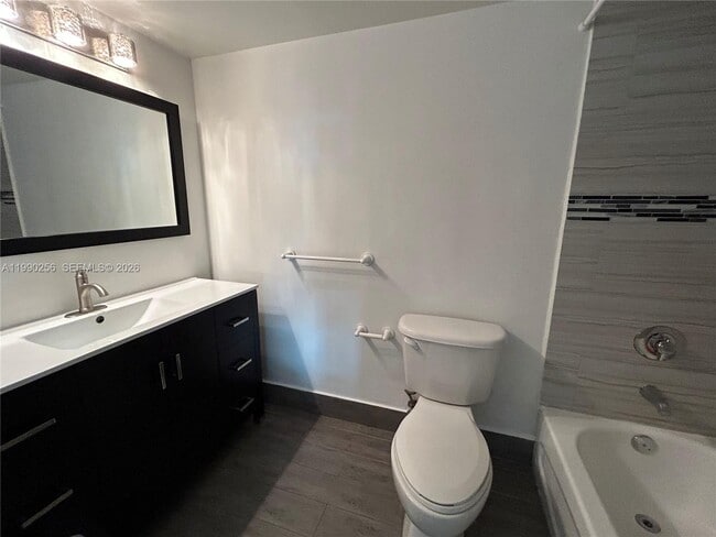 Building Photo - 1200 Brickell Bay Dr