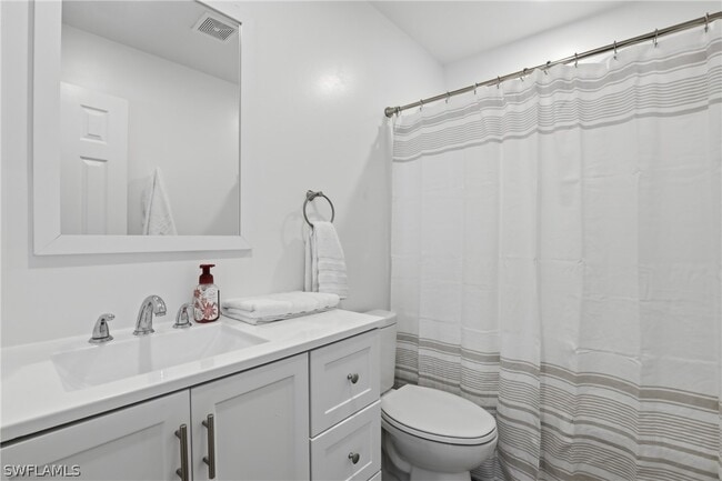 Building Photo - 1046 Periwinkle Way