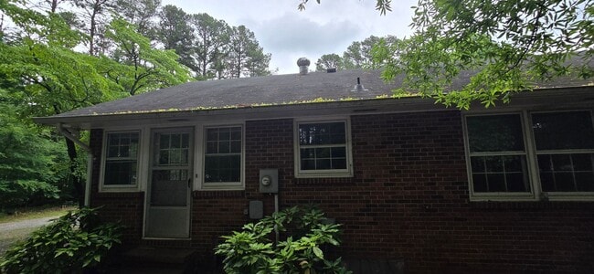 Building Photo - Nice private ranch in the woods