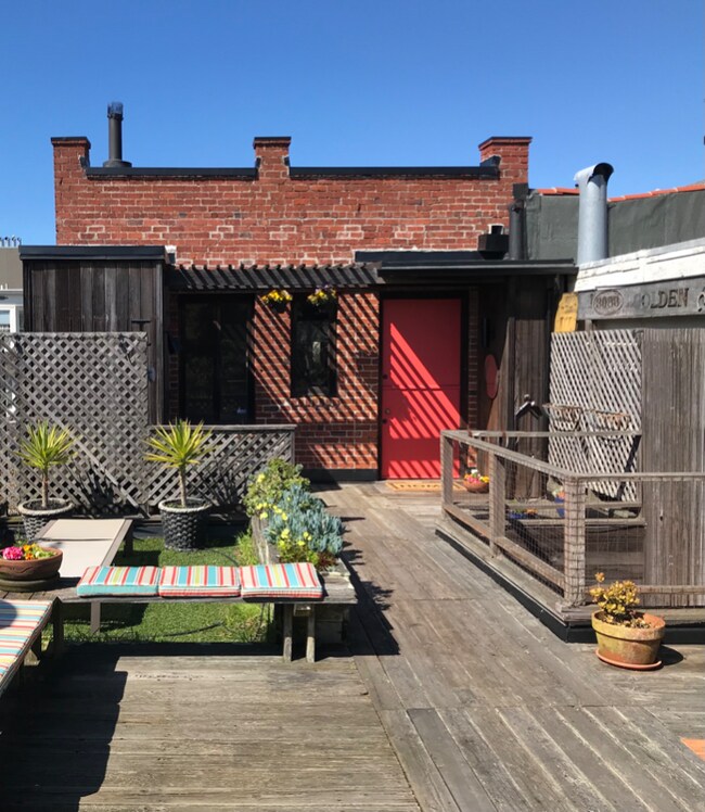 Building Photo - 3985 Sacramento St