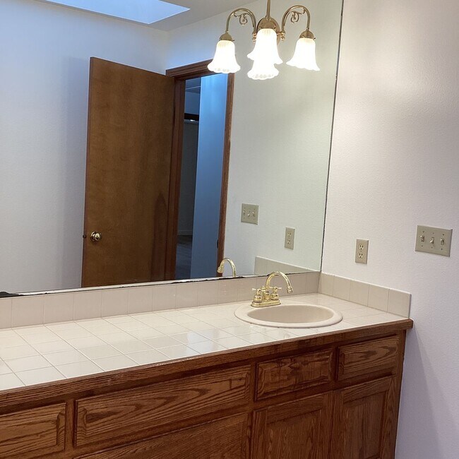 Building Photo - Ranch Style Rambler located in Stannwood