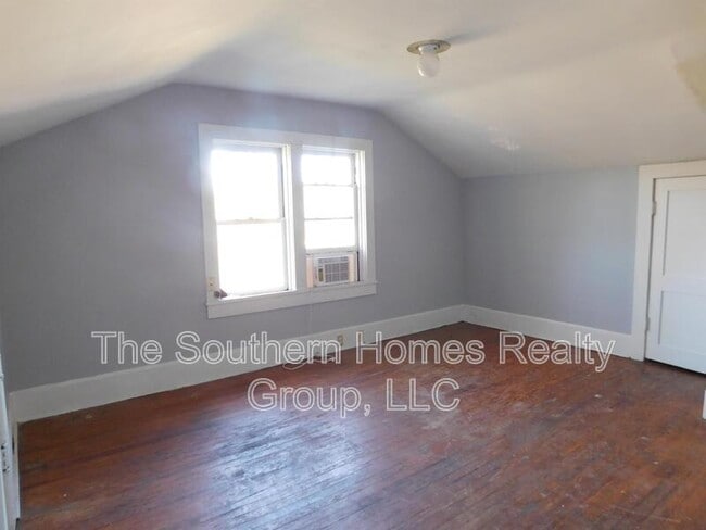 Building Photo - 816 9th St