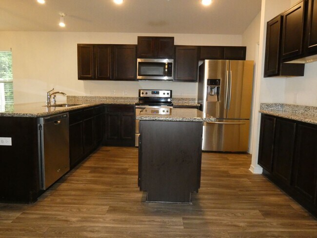Building Photo - 5637 Peach Dr