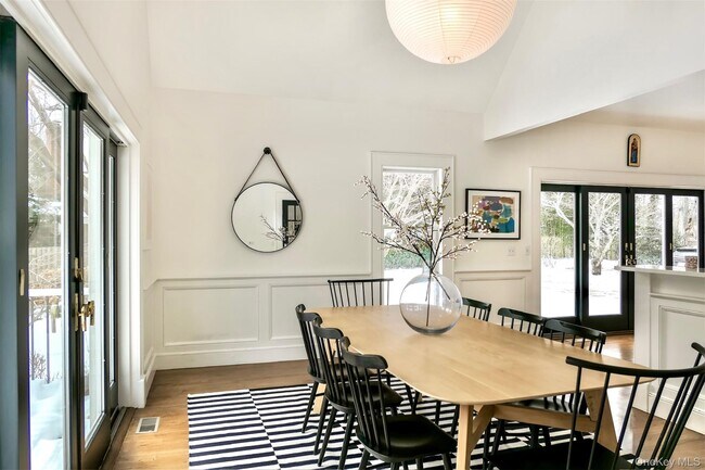 Building Photo - 70 S Country Rd