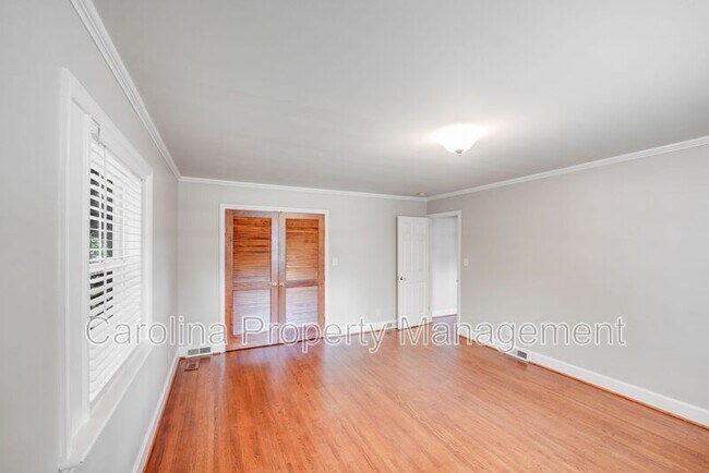 Building Photo - 2417 Laburnum Ave