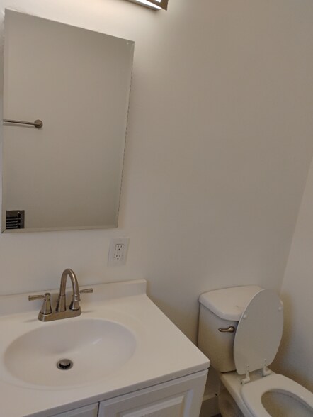 Building Photo - 6510 Brynhurst Ave