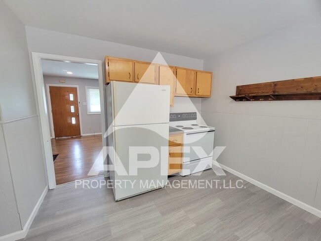 Building Photo - Renovated - 3 Bd 1 Ba Single Family home i...
