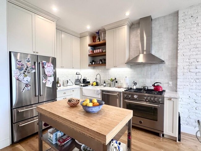 Building Photo - 2 bedroom in Brooklyn NY 11211