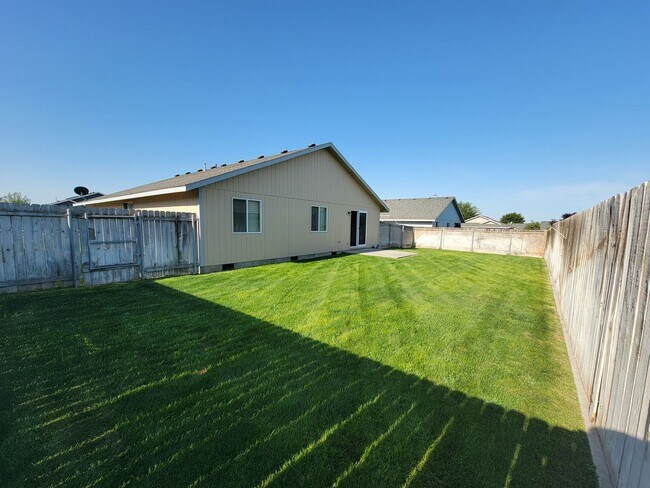 Building Photo - Nice home in West Pasco