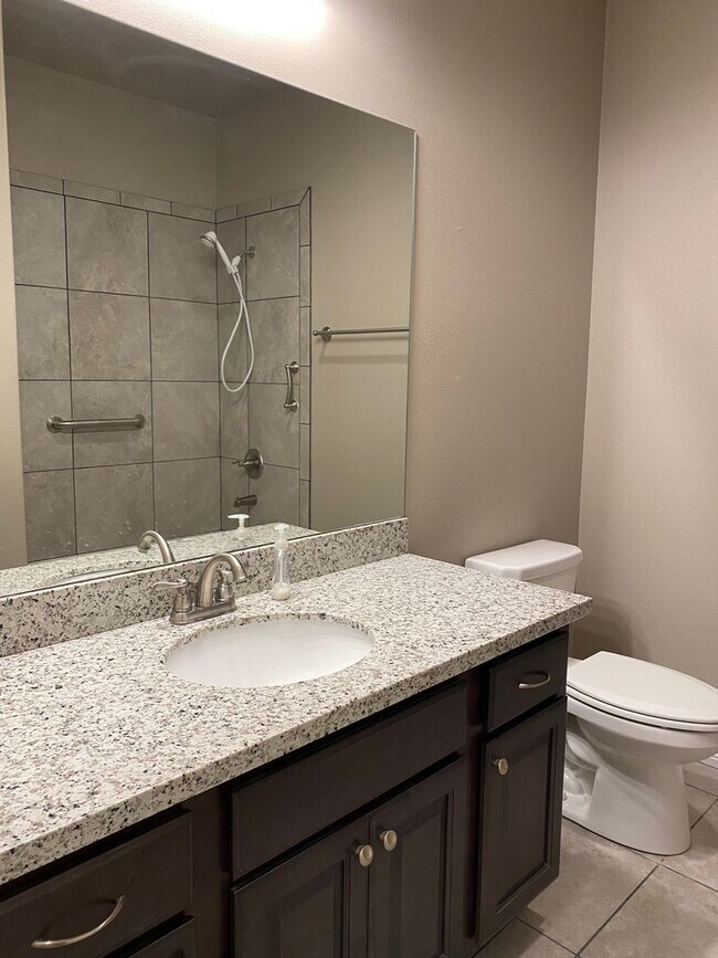 Building Photo - Beautiful 4 Bedroom in Desert Ridge