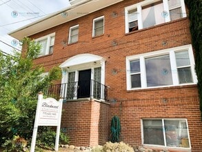 Building Photo - Fantastic 1 Bedroom 1 Bathroom Apartment! Located in Mid-Town Reno!