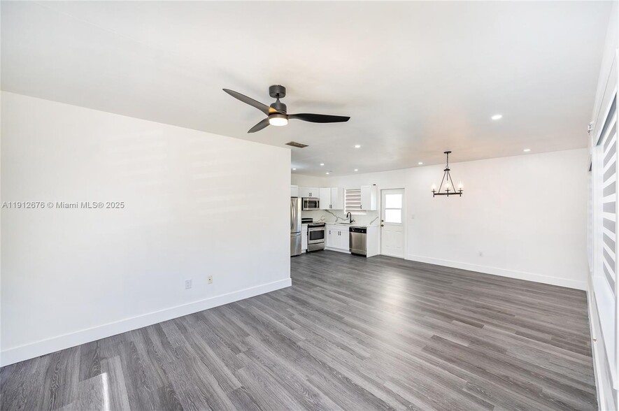 Building Photo - 1706 S Le Jeune Rd