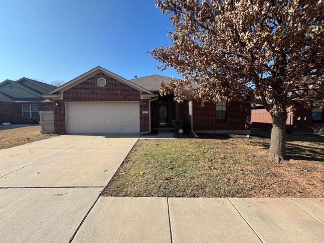 Building Photo - Large Renovated Yukon Home in Brighton Place