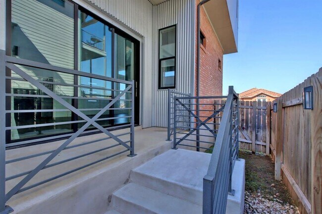 Building Photo - 6133 Seville Dr