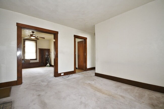 Building Photo - Charming 3-bedroom, 1-bathroom house locat...