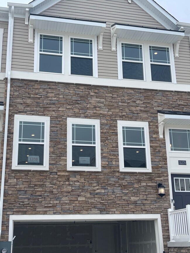 Building Photo - 35370 Wright Way