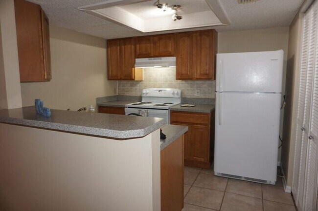 Building Photo - 3 bedroom townhouse near NAS Jax