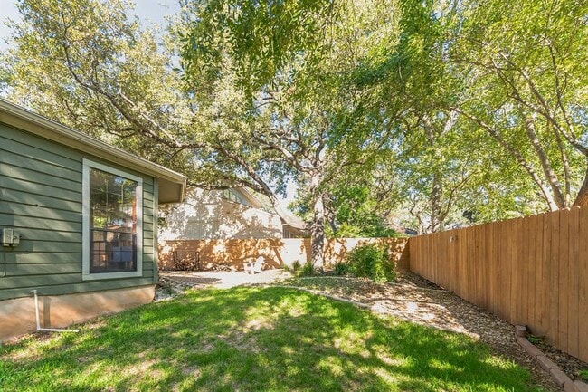 Building Photo - 5704 Sam Houston Cir