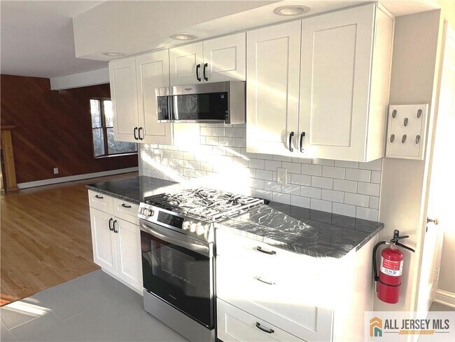 Building Photo - 11 Plainsboro Rd