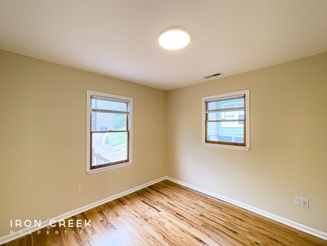 Building Photo - Beautifully Updated Three-Bedroom with Gar...