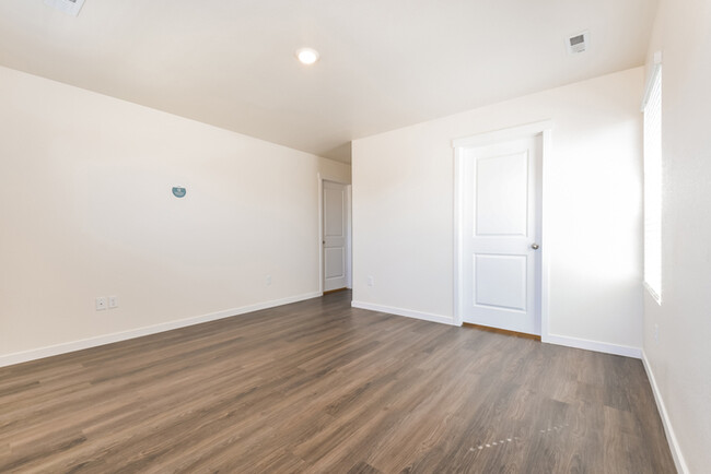 Building Photo - Beautiful 4 Bedroom in Thornton