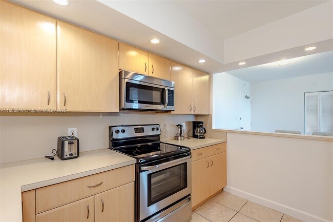 Building Photo - 5600 Collins Ave