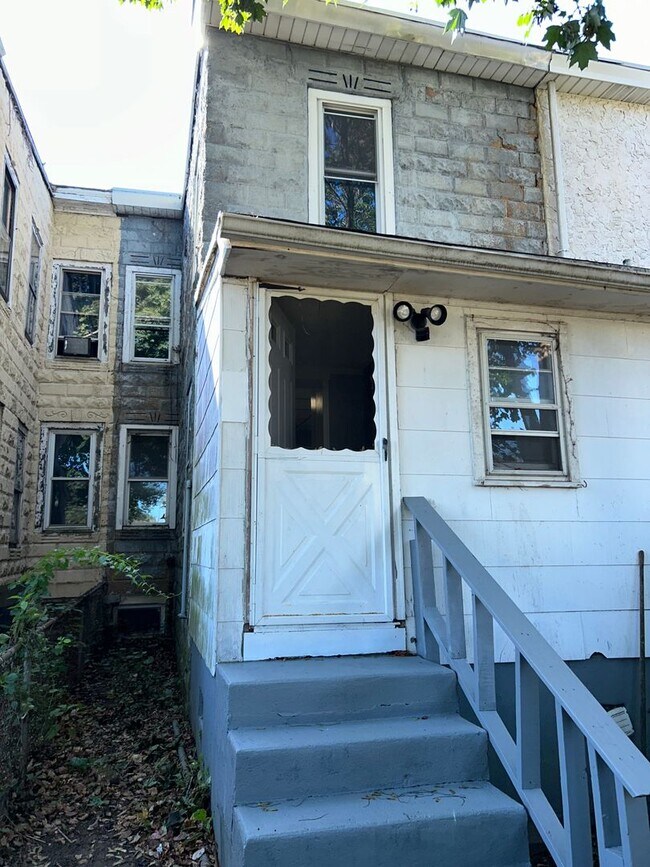 Building Photo - 126 D'Arcy Ave