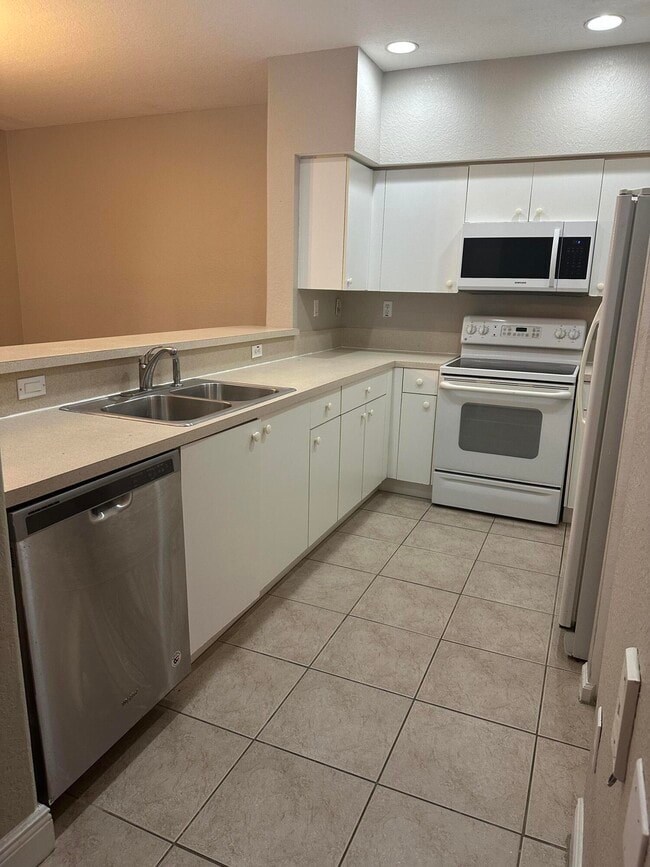 Building Photo - 2526 SW 83rd Terrace