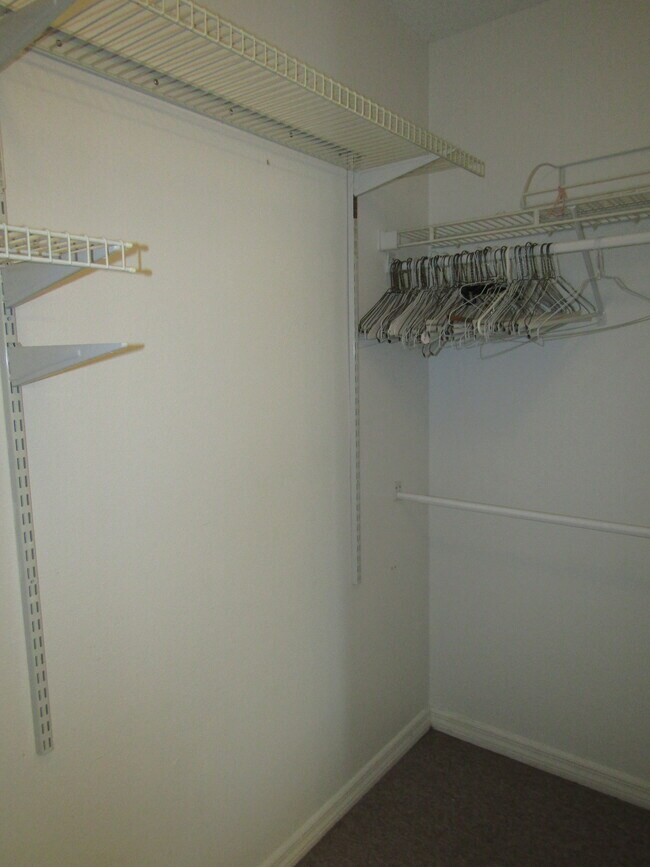 Building Photo - 2624 Valencia Dr