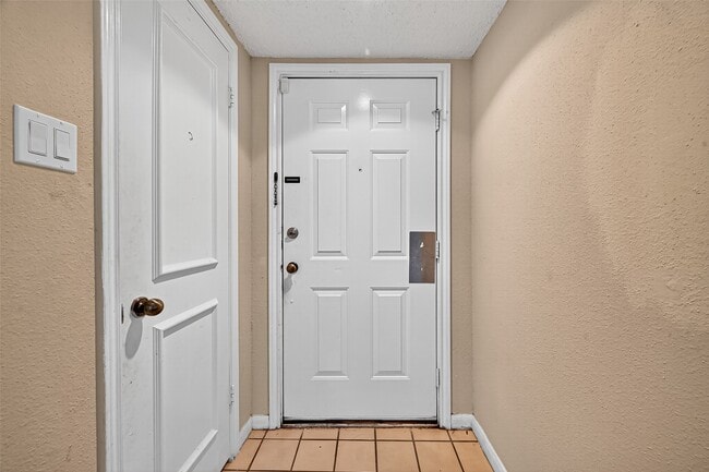 Building Photo - 1535 Beaconshire