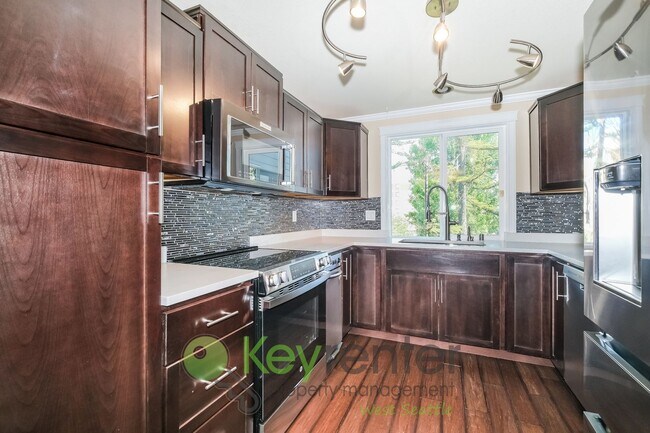 Building Photo - Comfort and Style in the Heart of Seattle