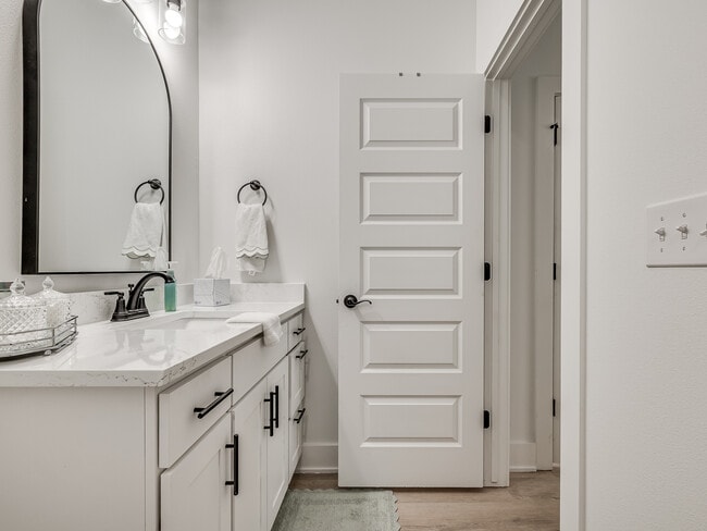 Building Photo - 1644 N Leverett Ave