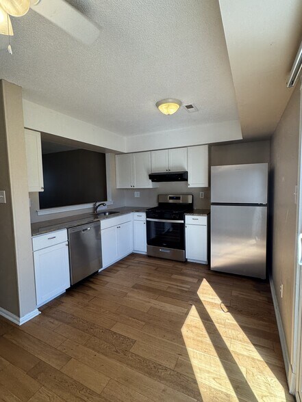 Building Photo - 102 Covered Bridge Ct