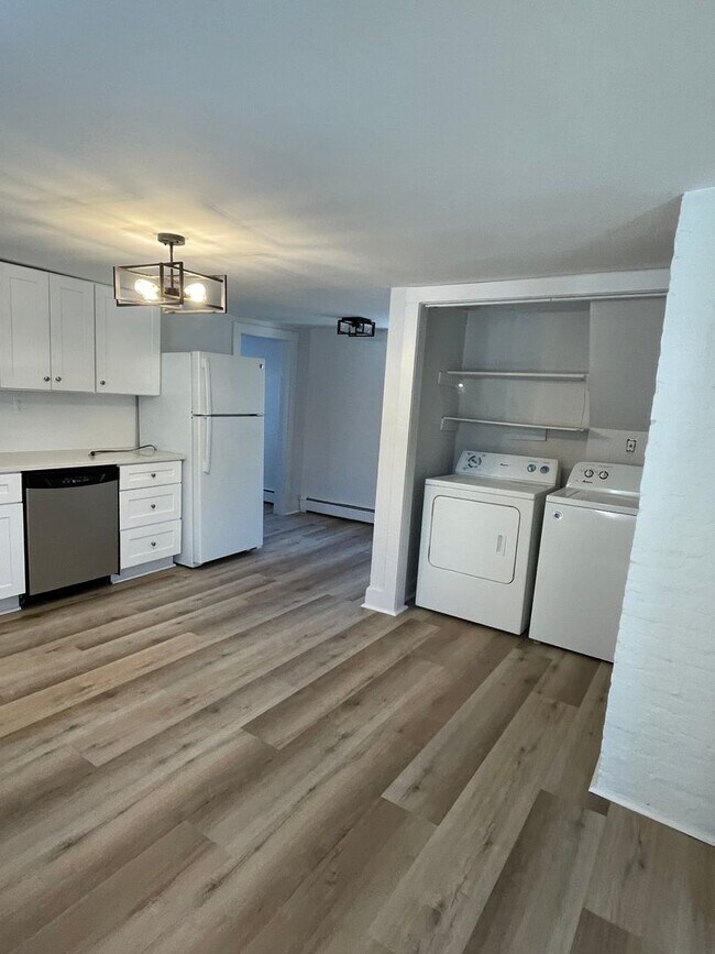 Building Photo - 16-20 Elm St