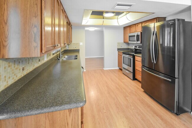 Building Photo - 5633 Mirada Dr