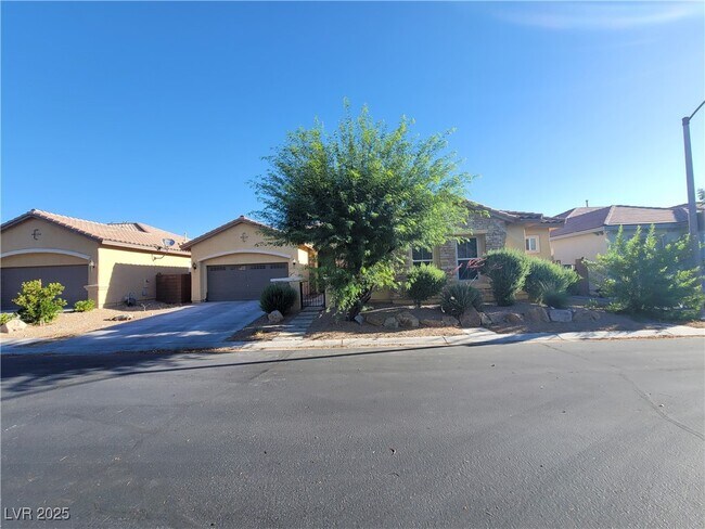 Building Photo - 9338 Wilderness Glen Ave