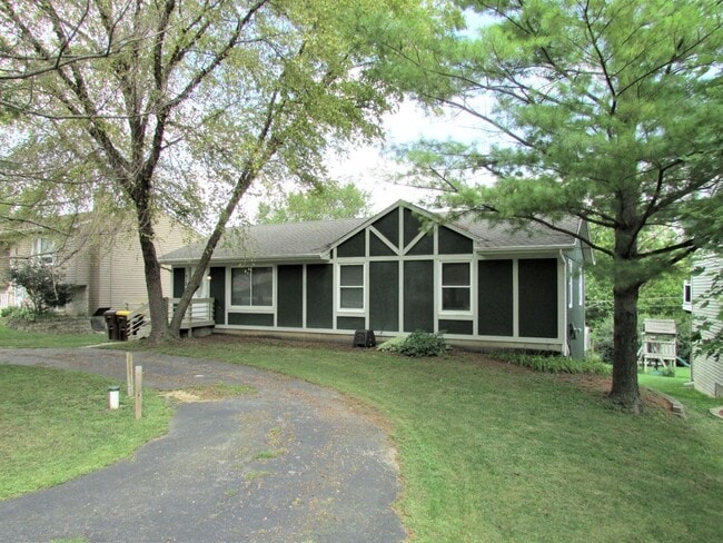 Building Photo - 1912 Orchard Ln