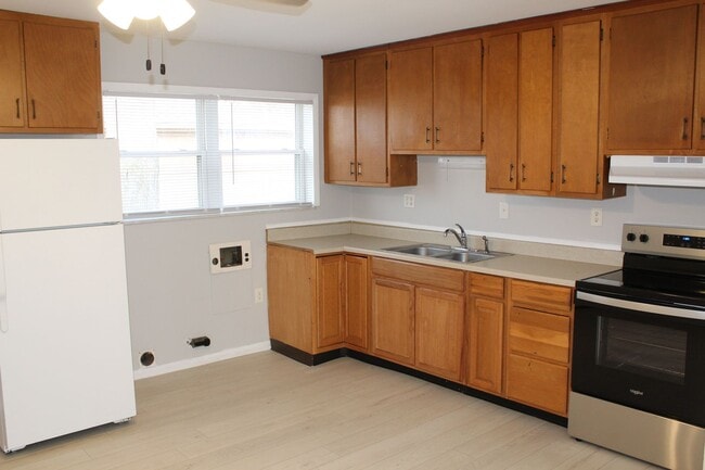 Building Photo - 3 Bedroom Ranch in Plainfield