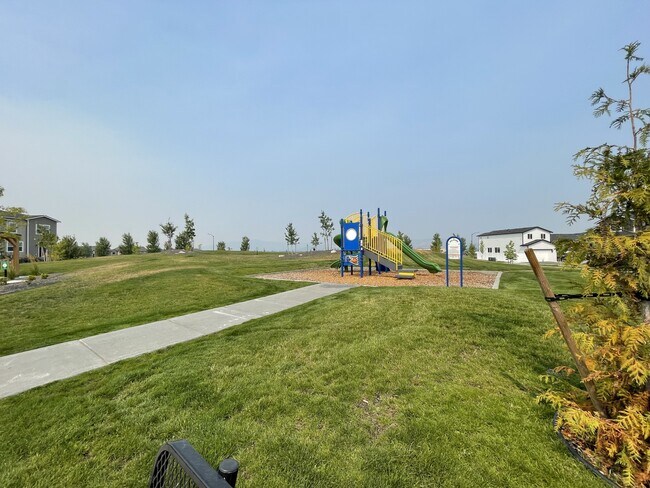 Building Photo - 2696 N Red Shoulder Ln