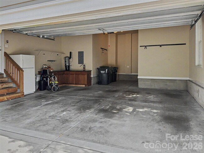 Building Photo - 9403 Segundo Ln