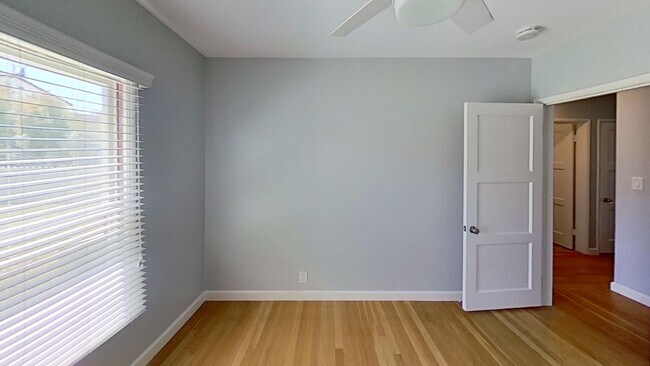 Building Photo - 270 La Verne Ave