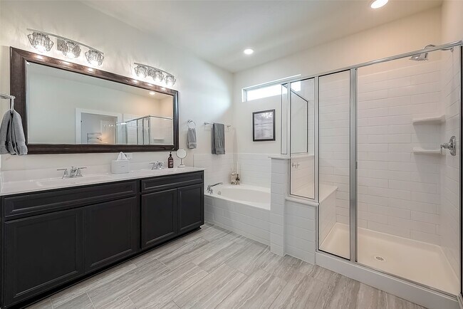 Building Photo - 1726 Summerlyn Ter Dr