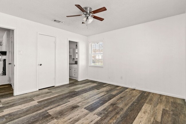 Building Photo - 1203 Hughes Ave