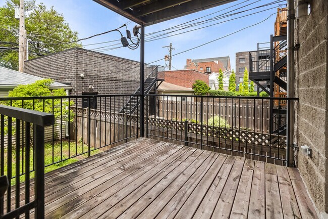 Building Photo - 3928 N Greenview Ave
