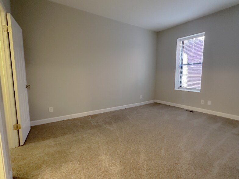 Building Photo - 5157 Waterman Blvd