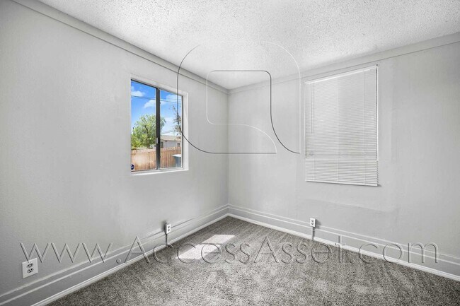 Building Photo - 307 W Sumner Ave