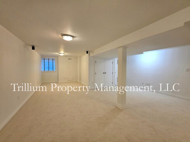 Building Photo - 2665 SW Brae Mar Ct