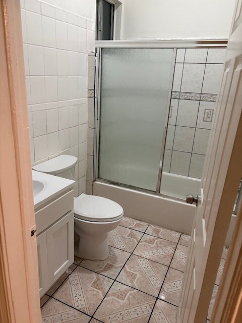 Bathroom - 1819 S Normandie Ave