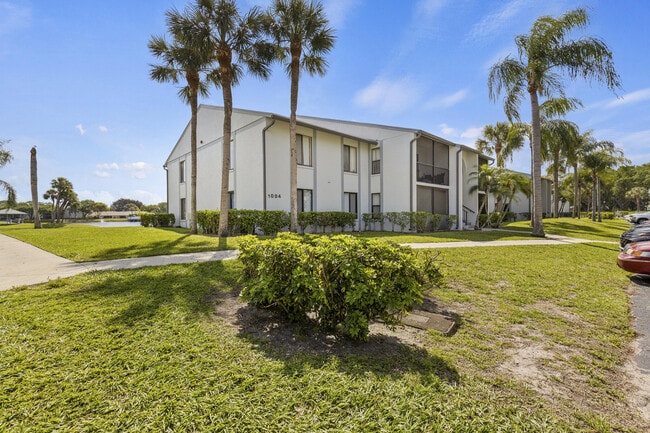 Building Photo - 1004 Green Pine Blvd